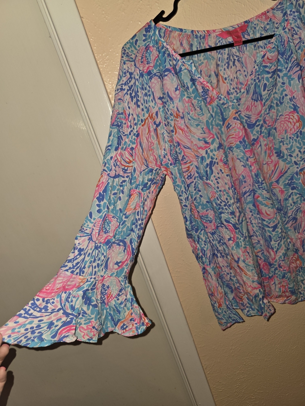 Lilly Pulitzer Willa Flounce Sleeve Top Treasure Trove Seashell Pink Blue L - Picture 3 of 5